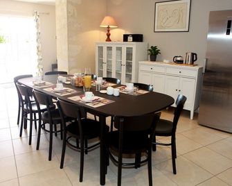 Chambres d'hôtes La Fontaine! - Saint-Seurin-de-Cadourne - Dining room