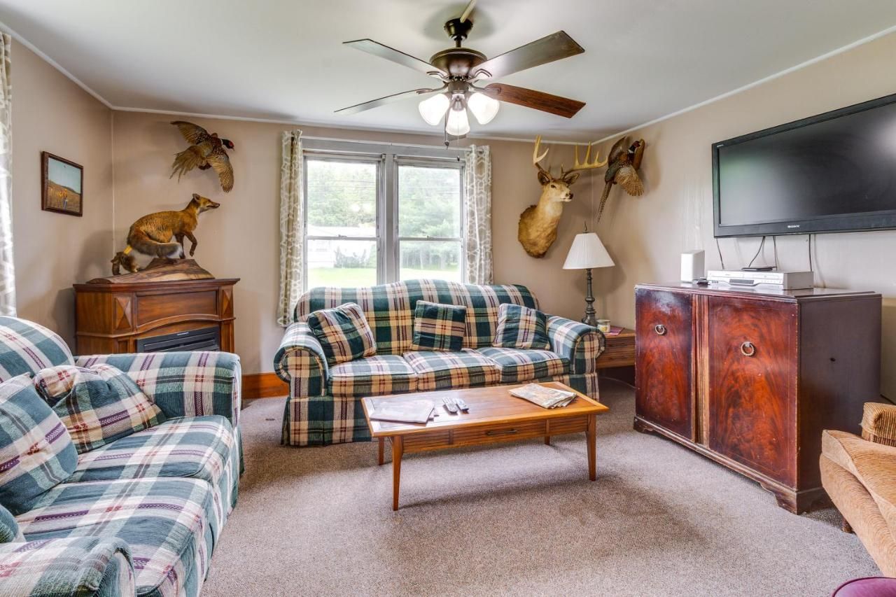 Pet-Friendly Smithmill Retreat w/ Yard!