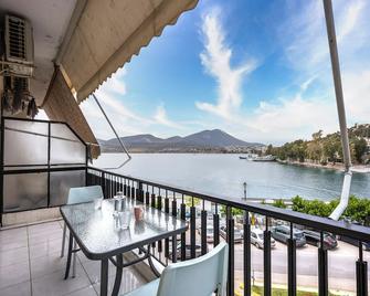 Chalkida sea overview marvellous apartment for 6! - Chalkida - Balkon