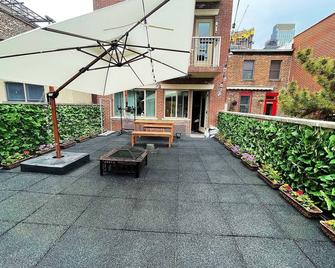 Green Haven in vibrant Brooklyn Height - Brooklyn - Patio