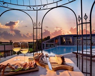 Villa Hotel Valle Del Marta Resort - Tarquinia - Svømmebasseng