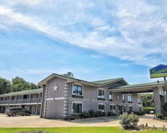 Two Double Beds at Scottish Inns Shenandoah Woodlands Mall, Free Parking - Conroe - Budova
