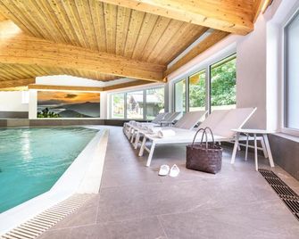 Hotel Forellenhof - فلاشاو - حوض السباحة