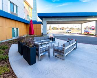 Hampton Inn Selma, Ca - Selma - Building
