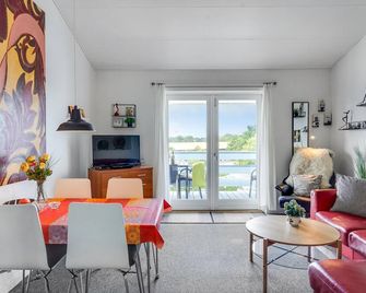 Studio Apartment In Knebel - 크네벨 - 다이닝룸