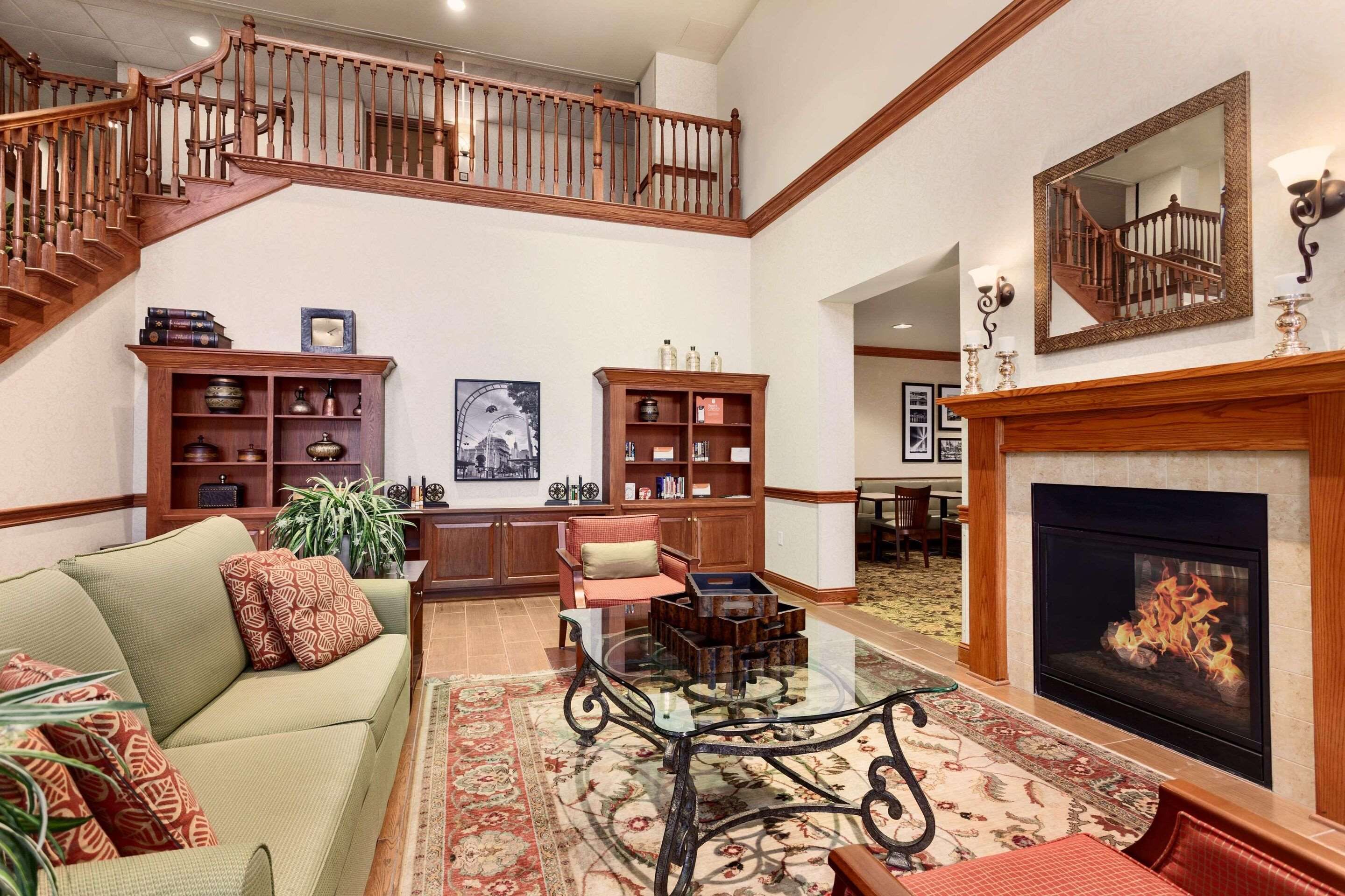 Country Inn & Suites by Radisson Buffalo South, NY - West Seneca - Living room