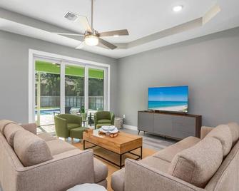 Sea La Vie Beach House - Bonita Springs - Living room