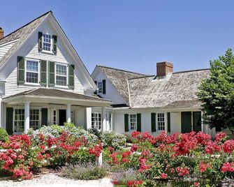 Hedgebound Estate The best of Cape Cod with Pool and Hot Tub. - Truro - Building