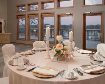 Riverview Inn And Suites An Ascend Hotel - Rockford - Dining room