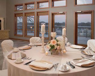 Riverview Inn And Suites An Ascend Hotel - רוקפורד - חדר אוכל