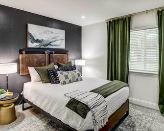 Stylish Allen Home near Watters Creek Village - Allen - Bedroom