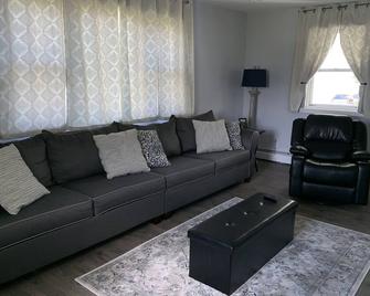 Beach House for rent - 4 houses down from Conimicut Beach park. - Warwick - Salon