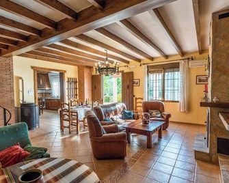 Casa Los Frailecillos Villanueva del Trabuco by Ruralidays - Villanueva del Trabuco - Wohnzimmer