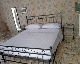 Central Vintage Guest House near Naples, Sorrento, Capri, Amalfi Coast and Pompeii - Castellammare di Stabia - Schlafzimmer