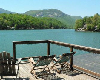 Lake Lure Rental: Romantic Lake Getaway - Lake Lure - Balcony