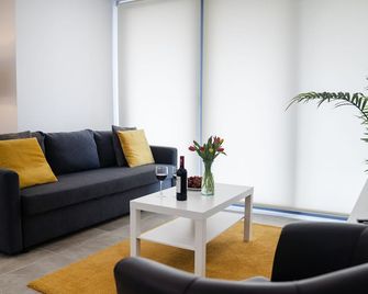 E1 Suites & Spa aparthotel style - Gym & Spa - Gibraltar - Living room