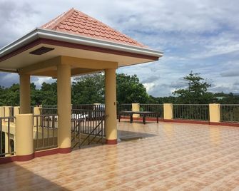 تشيري هوم تو إنلاند ريزورت - بانجلاو - شرفة