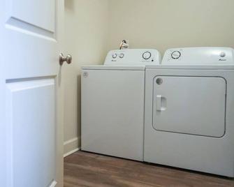 The Nook - Demopolis - Lavandería
