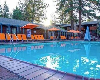 One Bedroom Condo with Sofa Bed and Full Kitchen, Sleeps 4 - South Lake Tahoe - Pileta