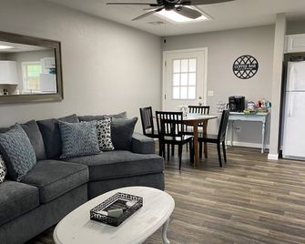 Quite and peaceful country setting just minutes from town. - Harrison - Living room