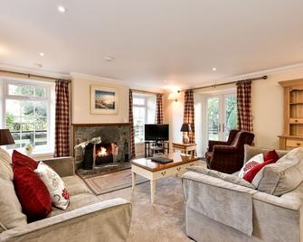 Garden Cottage - A Detached Cottage That Sleeps Up To 6 Guests - Kilmelford - Living room