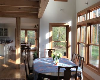 Waterfront, Privacy and Tranquility on Tisbury Great Pond - West Tisbury - Dining room