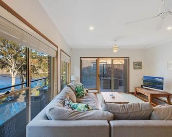 Gillmith - At the Pambula River Mouth - Pambula - Living room