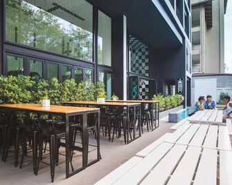 Blu Monkey Hub and Hotel Phuket (SHA Plus+) - Phuket City - Bedroom