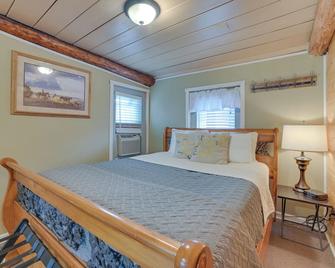 Cozy Houghton Lake Vacation Rental w/ Fireplace! - Houghton Lake - Habitación