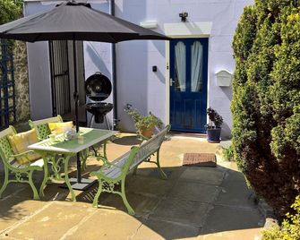 Riverside Apartment in the heart of the Harbour Town of Aberaeron - Aberaeron - Innenhof