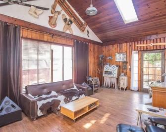 The Writers Retreat away from traffic - Los Ángeles - Sala de estar