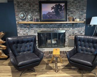 Cozy Lakefront Townhome W/ 3 Br, Wifi, Ac, Smart Tv, Kitchen. Pet Friendly! - Spicer - Lounge