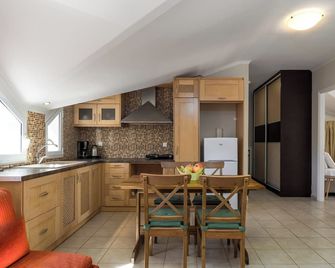 Attic Retreat - Argostoli - Kitchen