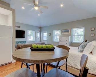 Beautiful Studio in Downtown Dunedin! - Dunedin - Dining room