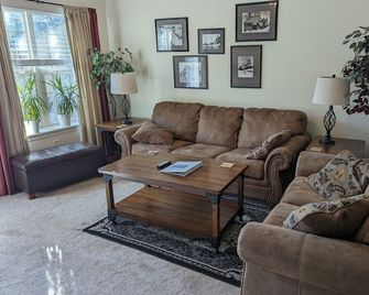 Mt Hood Townhouse. 3 bd end-unit. Hottub & Pool - Government Camp - Sala de estar