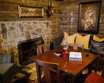 Rustic romantic log cabin near crater of diamonds - Washington - Essbereich