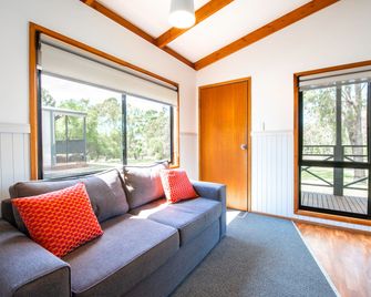 Echo Holiday Parks - Naracoorte - Naracoorte - Living room