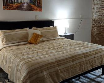 Historic 1br 1ba On the River! - Danville - Bedroom