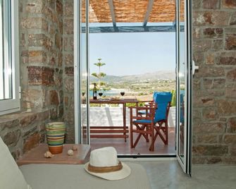 Anemes - אבלמונאס - מרפסת