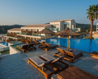 Porto Demo Hotel - Agios Georgios Pagon - Piscina