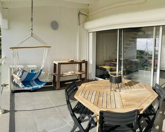 Small sugar bowl duplex with sea view - Cul-de-Sac - Balkón