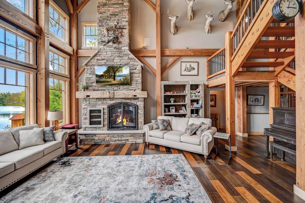 Luxury Lakefront Timber Frame Lodge: Hot Tub~ Kayaks~ Gym~ Fishing~ Sleeps 14+