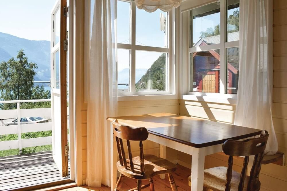 3 Bedroom Lovely Home In Vallavik - Ulvik - Balkón