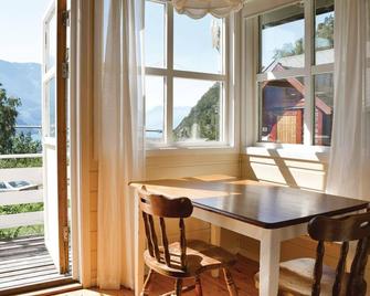 3 Bedroom Lovely Home In Vallavik - Ulvik - Salle à manger