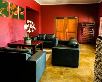 About Guest Lodge - Pretoria - Sala de estar