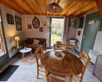 Chalet 4 Personnes à 2 mn du lac - Moux-en-Morvan - Salle à manger