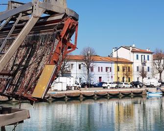 Rimini-Stylish Apartment Near The Sea Free Parking - Rímini - Edificio