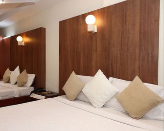 Dhanunjayas Luxury Hotel - Hosūr