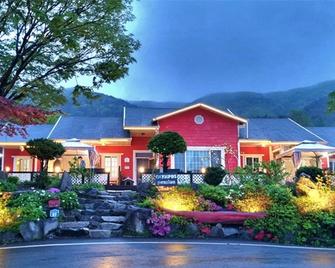 올림푸스 펜션 - 횡성 - 건물