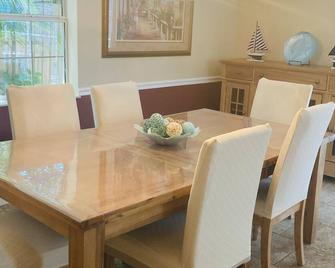 Venice Island Beach House- Walking Distance To Beach And Downtown! - Venice - Dining room